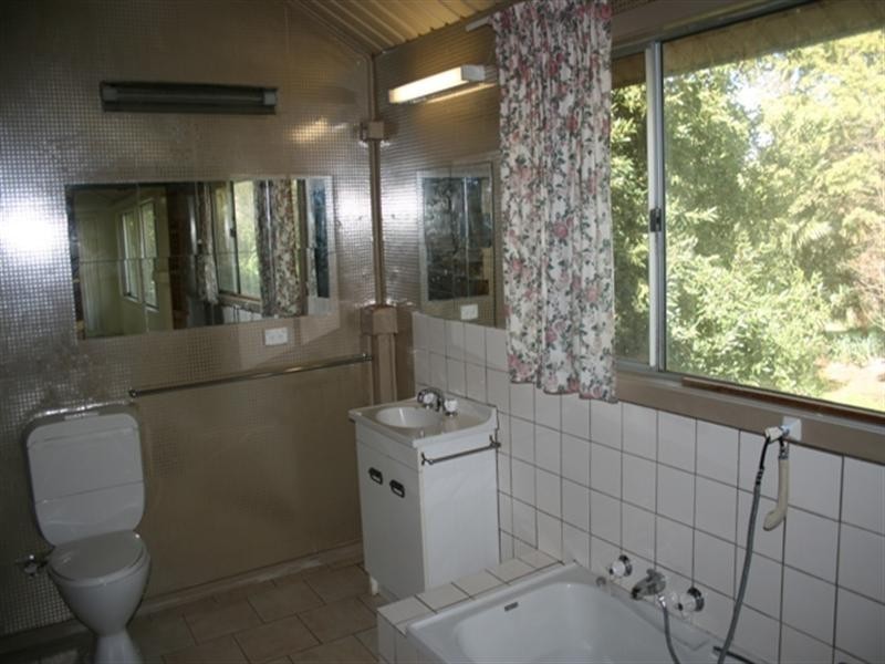 23 Smelts Road, Burra SA 5417