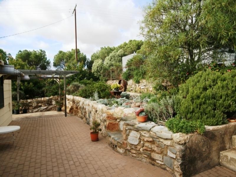 8 Church Street, Burra SA 5417