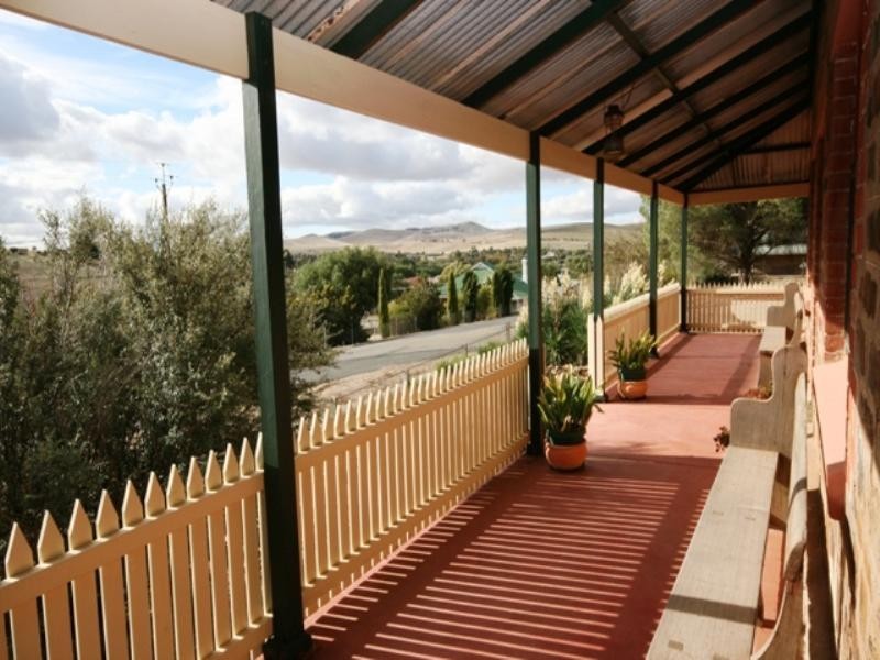 8 Church Street, Burra SA 5417
