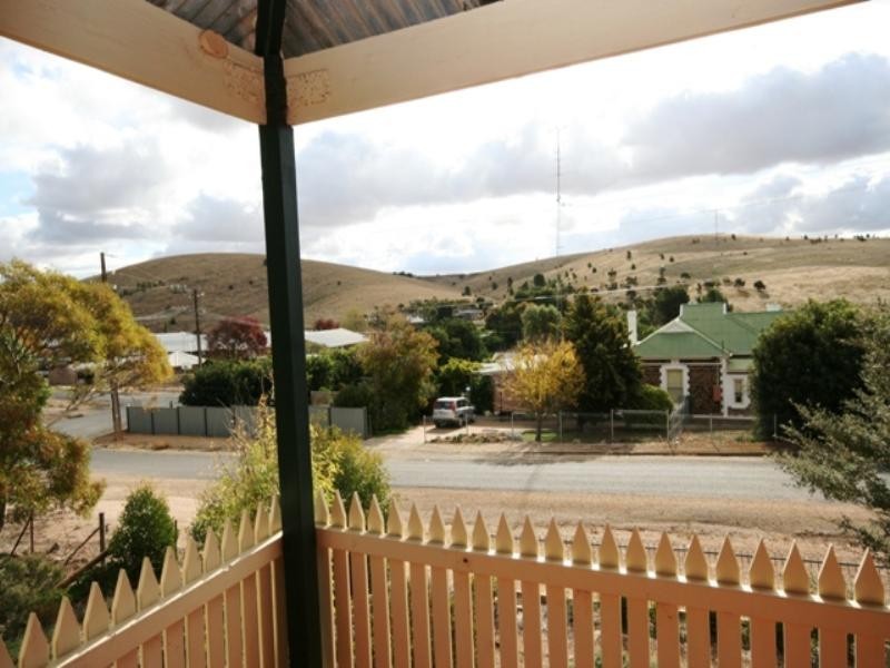 8 Church Street, Burra SA 5417