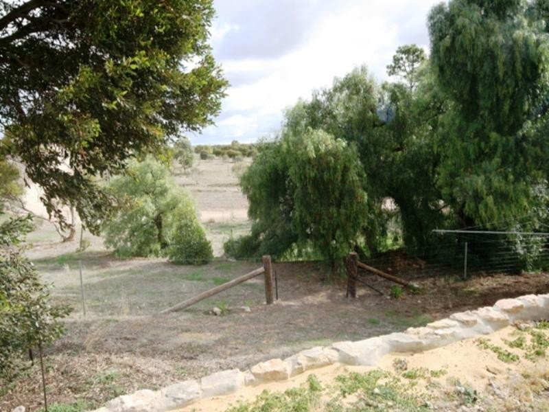 8 Church Street, Burra SA 5417