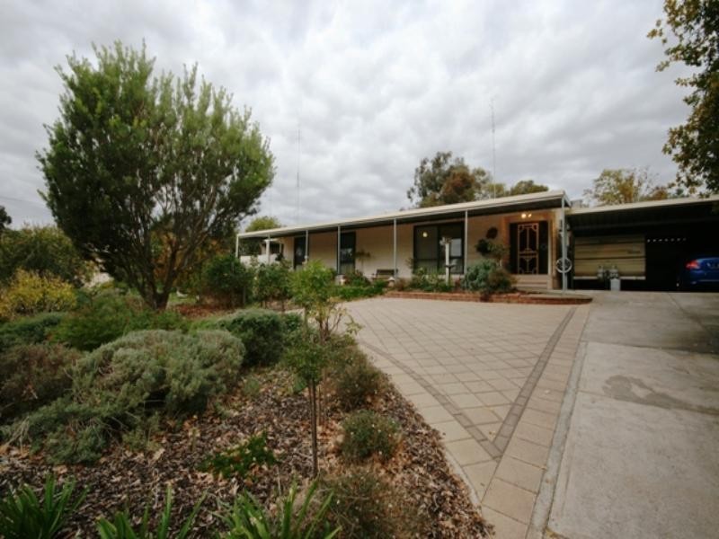 10 Powell Street, Clare SA 5453