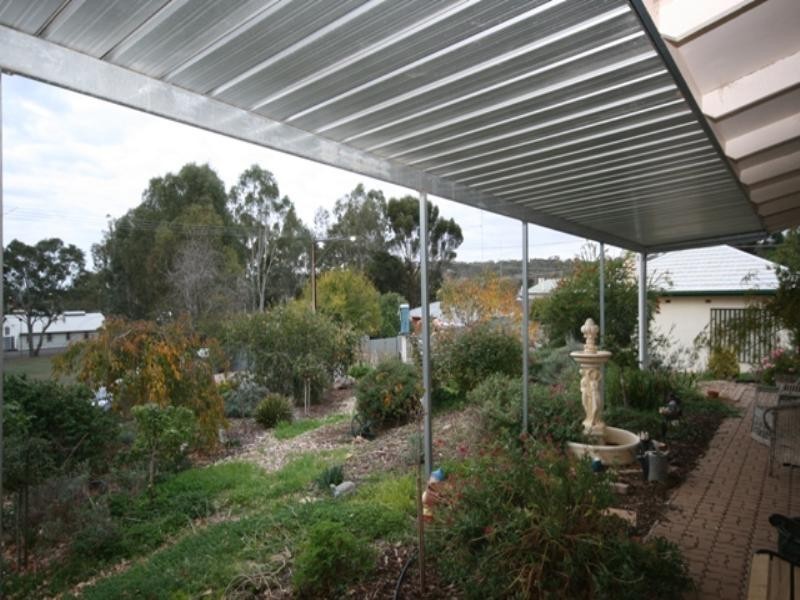 10 Powell Street, Clare SA 5453