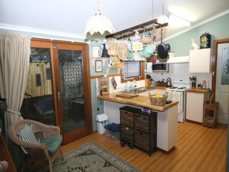 10 Powell Street, Clare SA 5453