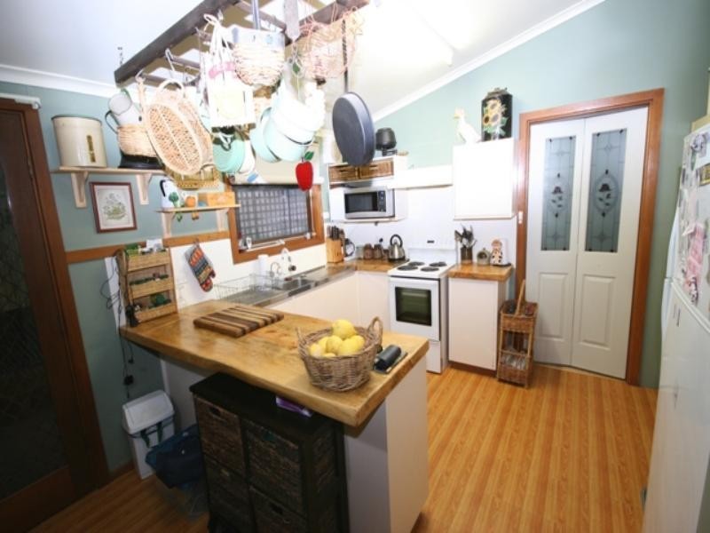 10 Powell Street, Clare SA 5453