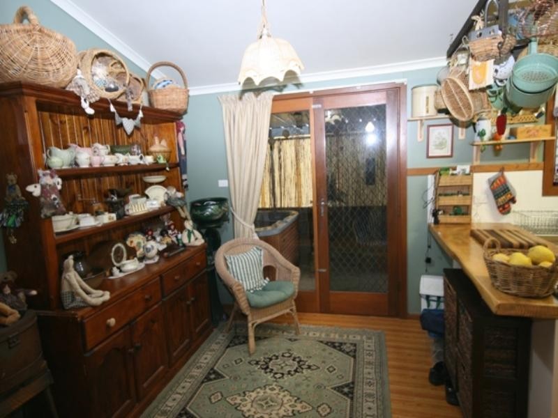 10 Powell Street, Clare SA 5453