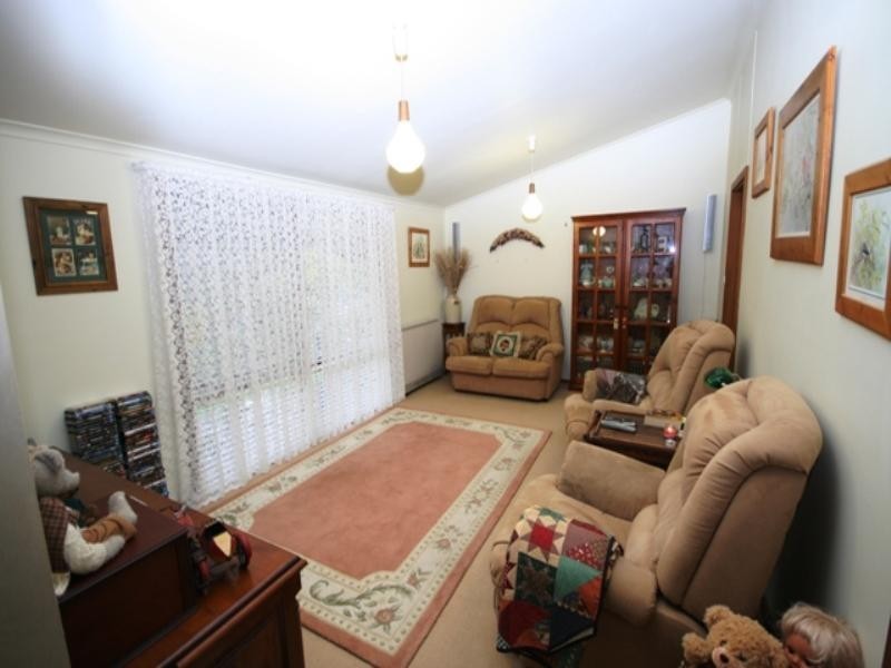 10 Powell Street, Clare SA 5453