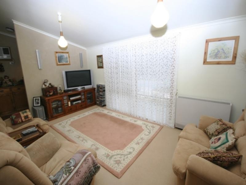 10 Powell Street, Clare SA 5453