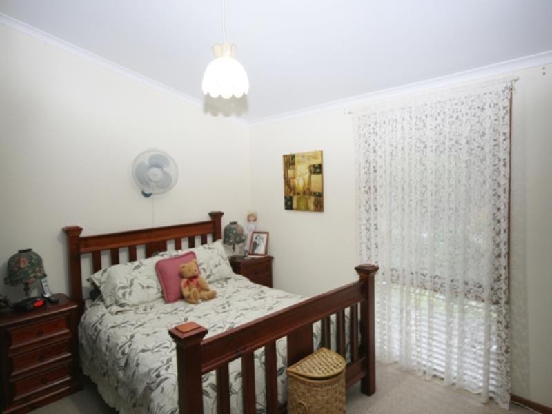 10 Powell Street, Clare SA 5453