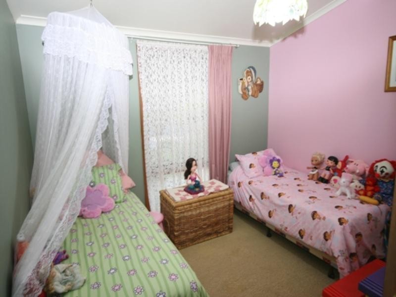 10 Powell Street, Clare SA 5453