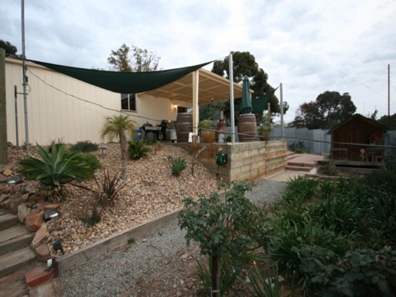 10 Powell Street, Clare SA 5453