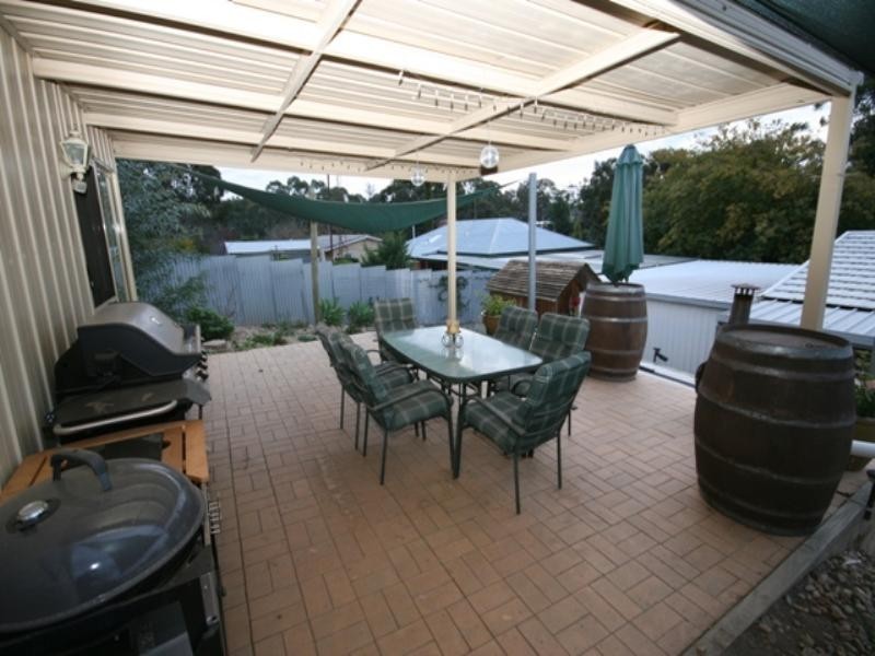 10 Powell Street, Clare SA 5453