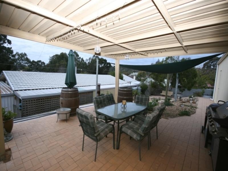 10 Powell Street, Clare SA 5453