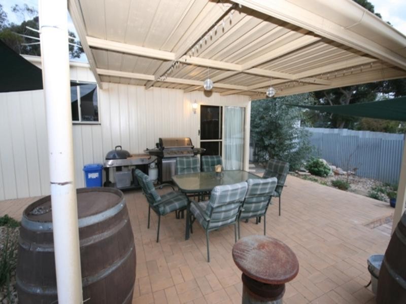 10 Powell Street, Clare SA 5453