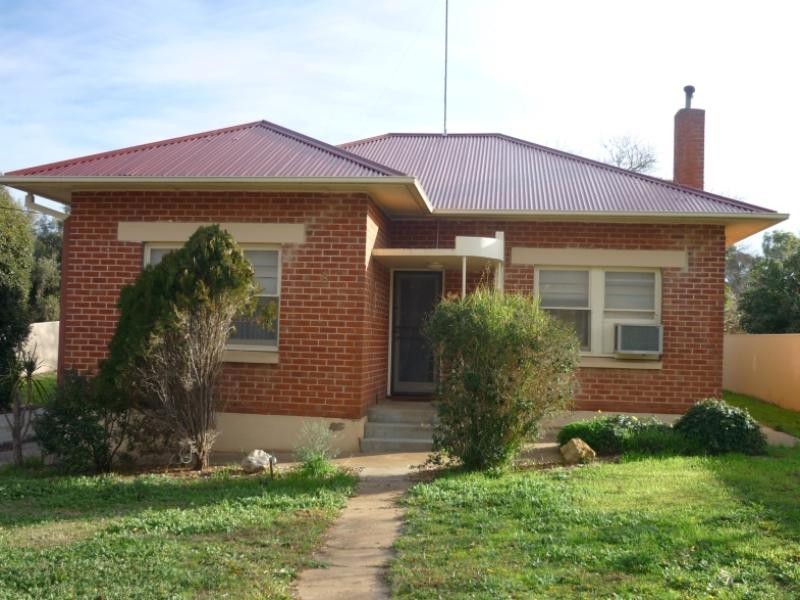 8 Guilford Street, Clare SA 5453