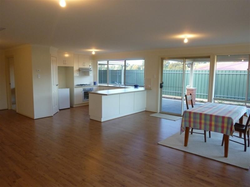 11 Pandappa Drive, Clare SA 5453