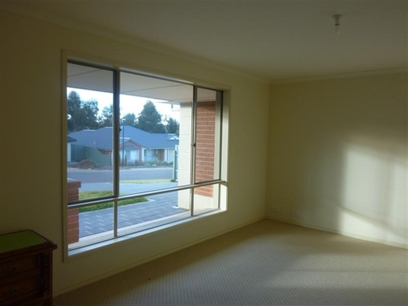 11 Pandappa Drive, Clare SA 5453