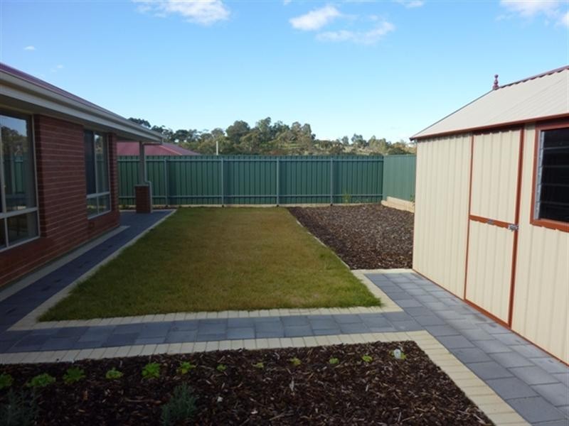 11 Pandappa Drive, Clare SA 5453