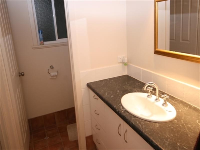 18 Chapel Street, Burra SA 5417