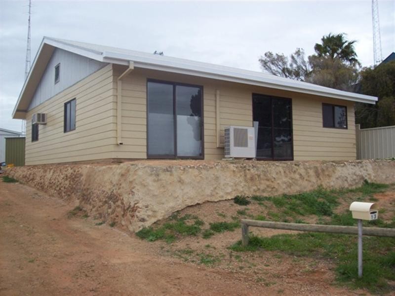 13 Kadina Road, Port Broughton SA 5522