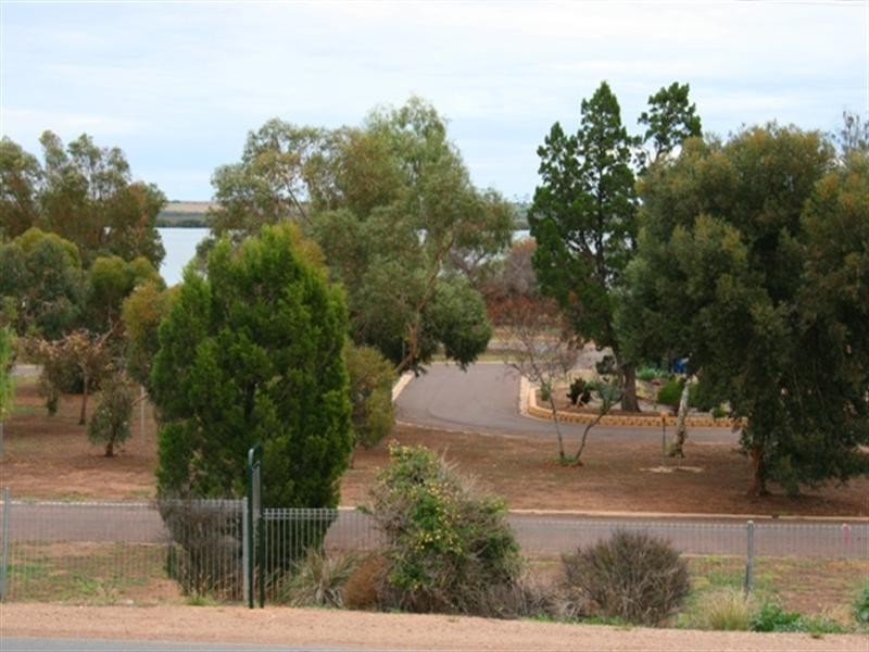 13 Kadina Road, Port Broughton SA 5522