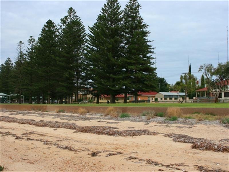 13 Kadina Road, Port Broughton SA 5522