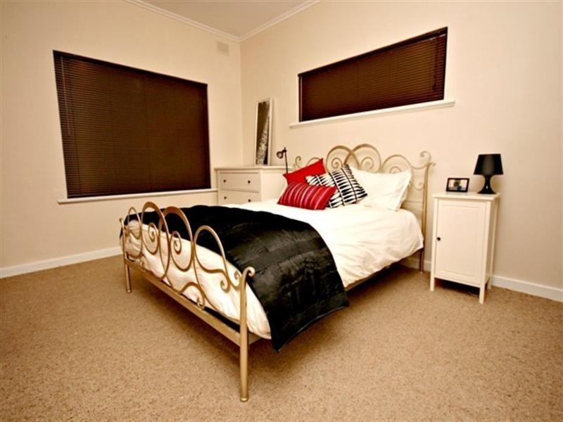 15 Webb Street, Clare SA 5453