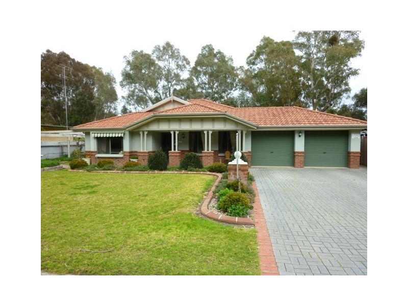 6 Warenda Road, Clare SA 5453