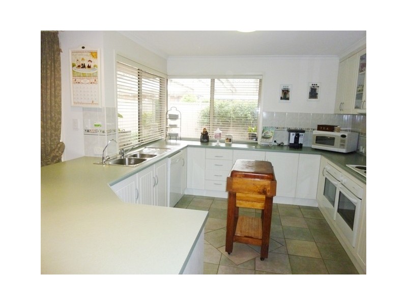 6 Warenda Road, Clare SA 5453