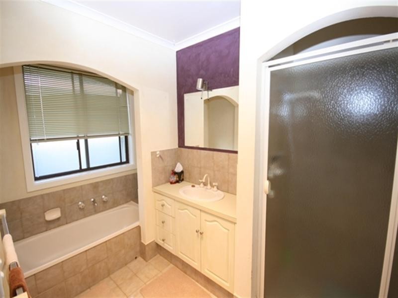 9 Essex Street, Burra SA 5417