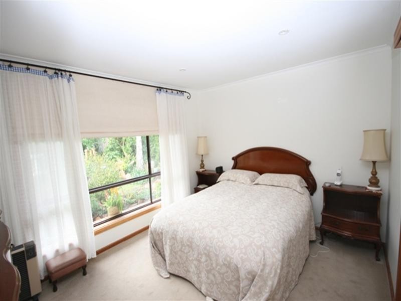 9 Essex Street, Burra SA 5417