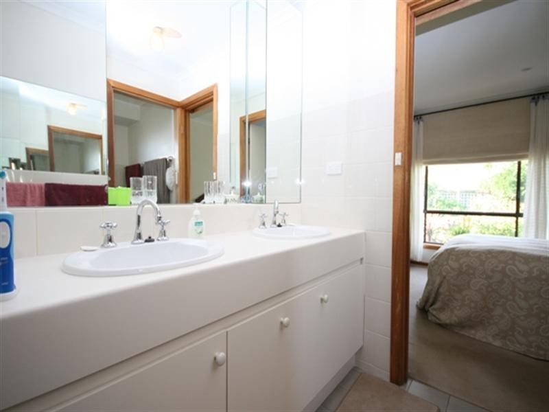 9 Essex Street, Burra SA 5417