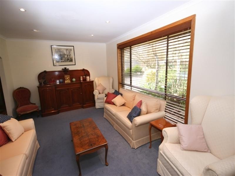 9 Essex Street, Burra SA 5417