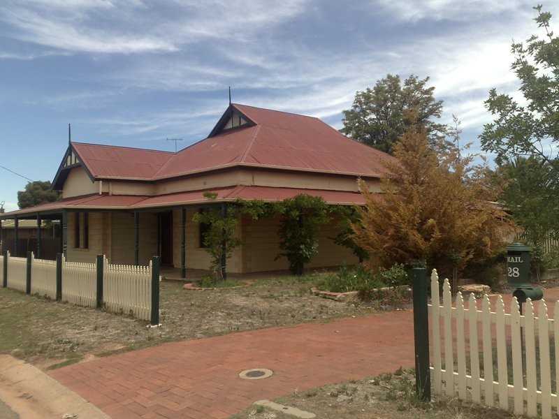 28 Clifton Road, Jamestown SA 5491