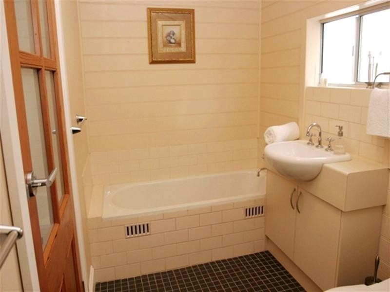 9 Harriett Street, Clare SA 5453