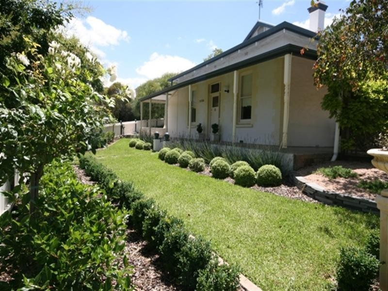 9 Harriett Street, Clare SA 5453