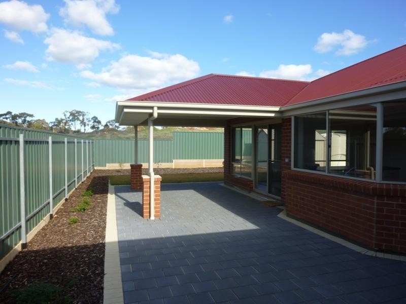 11 Pandappa Drive, Clare SA 5453
