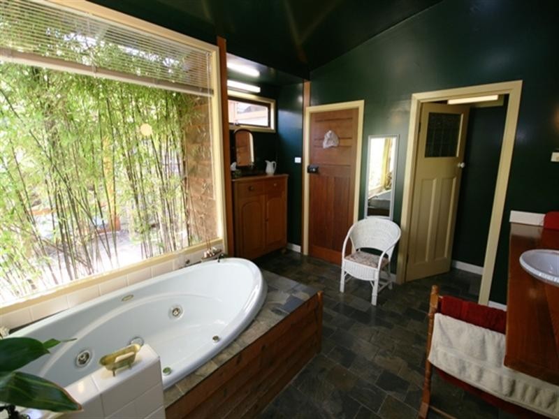 1 Young Street, Burra SA 5417