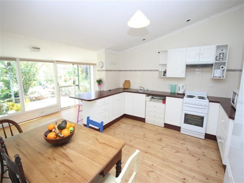 8 Young Street, Burra SA 5417