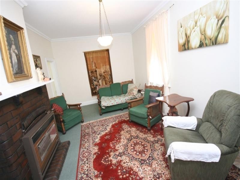 8 Young Street, Burra SA 5417