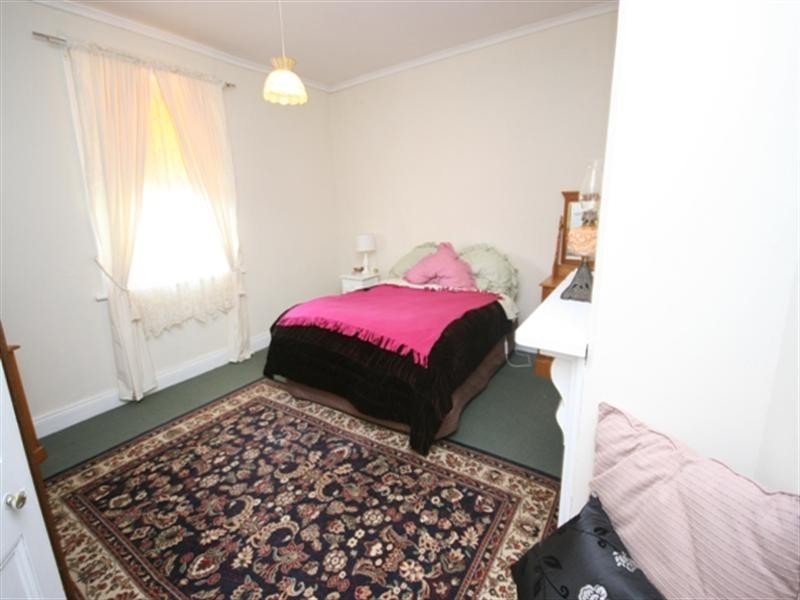 8 Young Street, Burra SA 5417