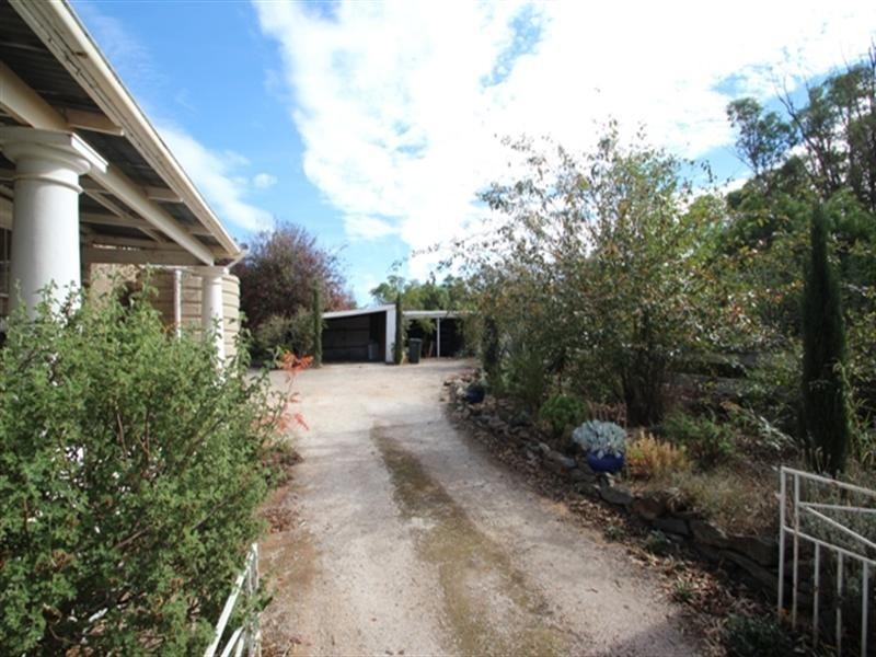 8 Young Street, Burra SA 5417