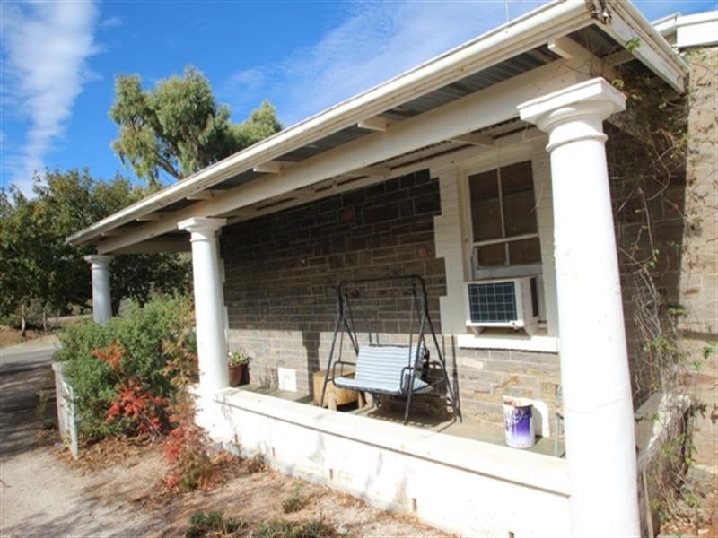 8 Young Street, Burra SA 5417