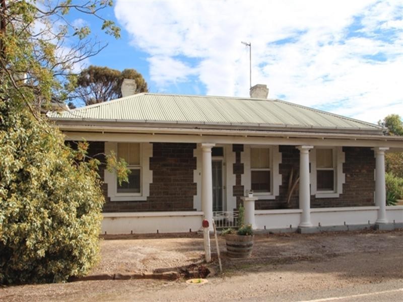 8 Young Street, Burra SA 5417