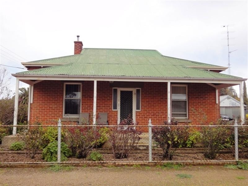 3 Dominic Street, Clare SA 5453