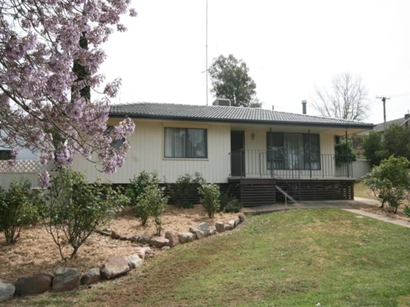 17 Burton Street, Clare SA 5453