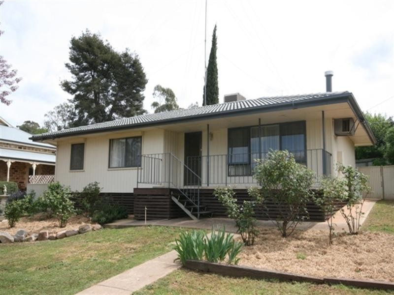 17 Burton Street, Clare SA 5453