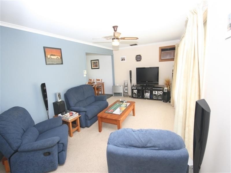 17 Burton Street, Clare SA 5453