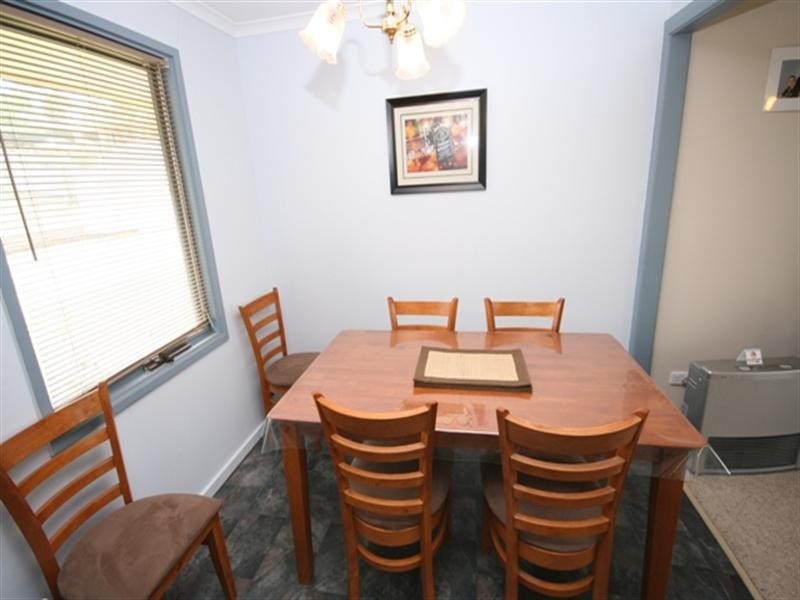 17 Burton Street, Clare SA 5453