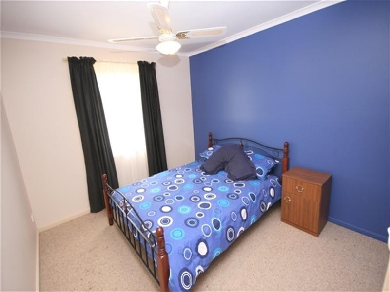 17 Burton Street, Clare SA 5453
